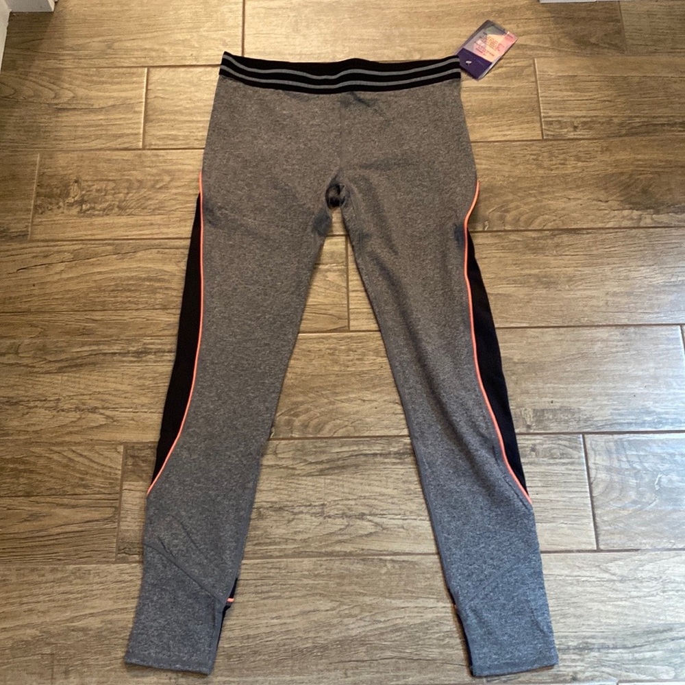 Grey activewear leggings